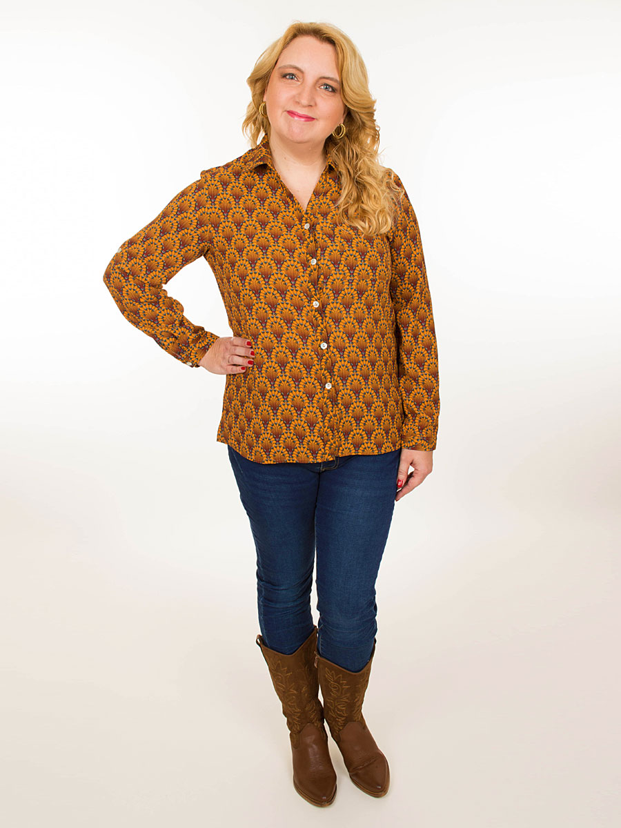 Blouse Sanne Brique met jeans